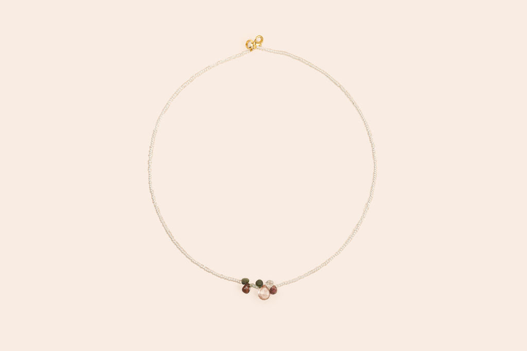 Collar de Chakira con Piedras Naturales Beige