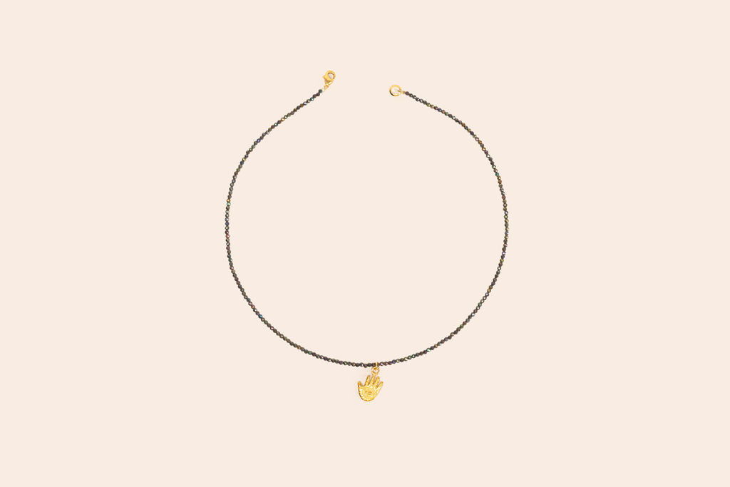 Collar de Cristales con Mano de Fatima