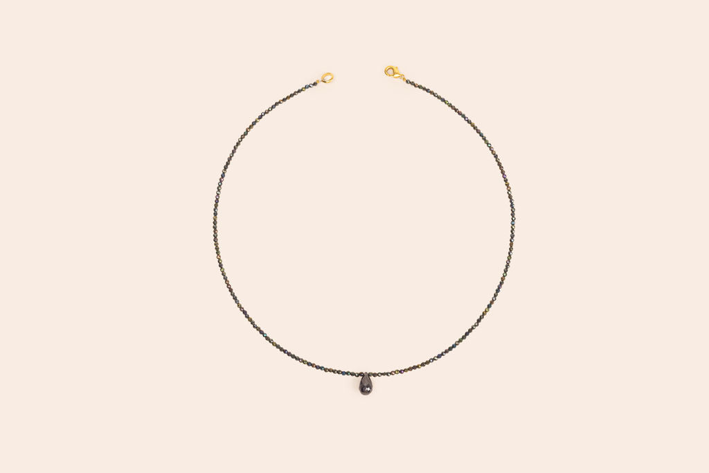 Collar de Cristales con Gota de Cristal