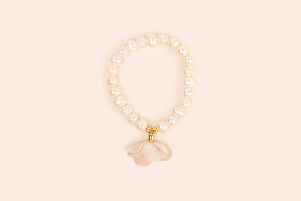 PULSERA DE PERLA CON FLOR DE SEDA ROSA