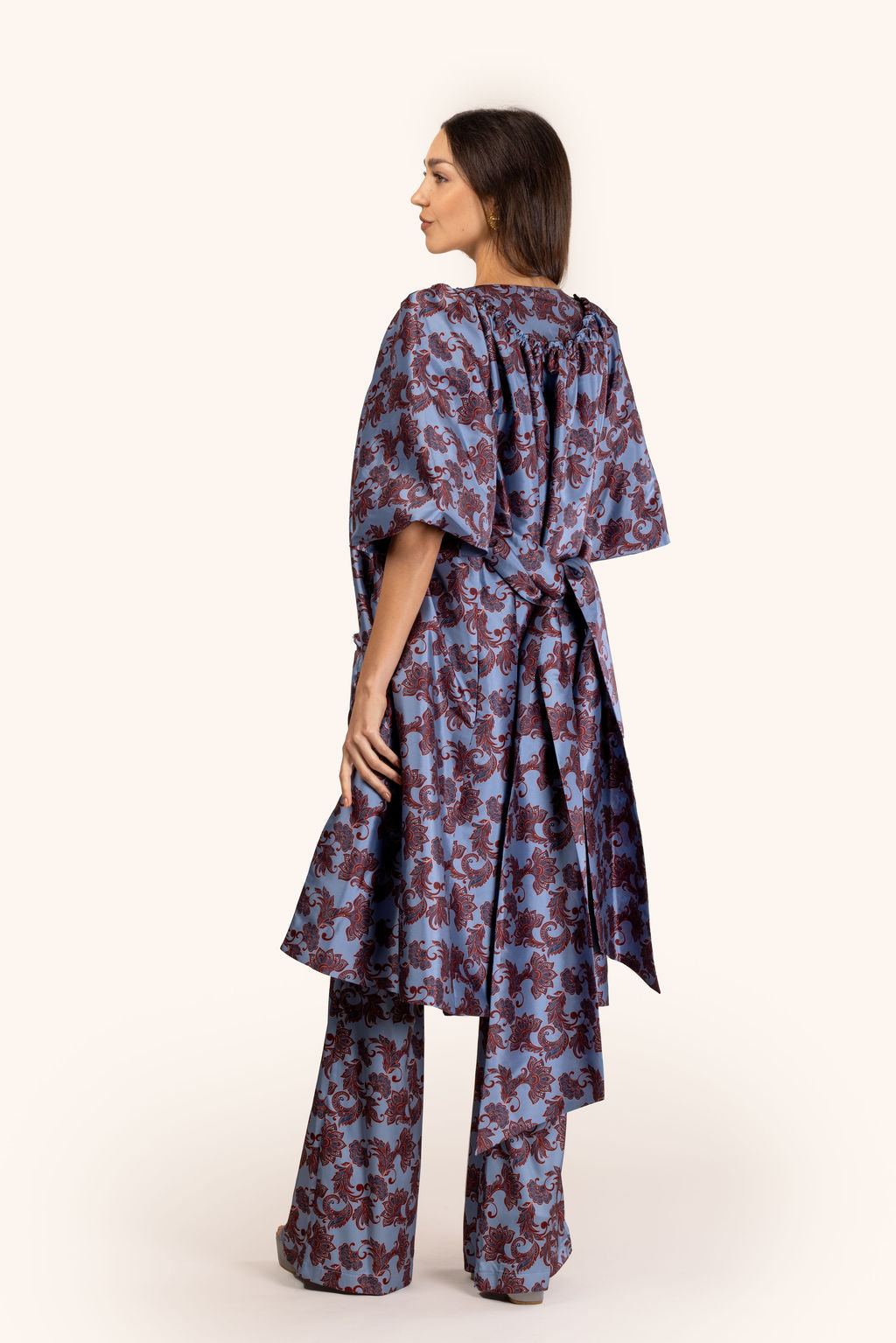 Gabardina Azul con Amibas Vino