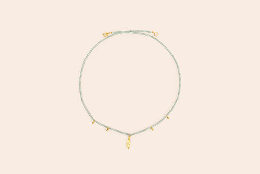Collar de Chakira con Dije Pluma y Gotas