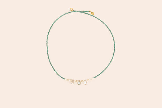 Collar de Chakira con Perlas y Piedras Naturales