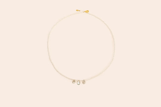 Collar de Chakira con Piedras Naturales Blanco