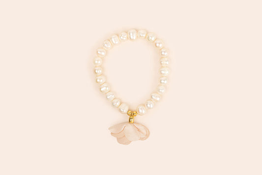 PULSERA DE PERLA CON FLOR DE SEDA ROSA
